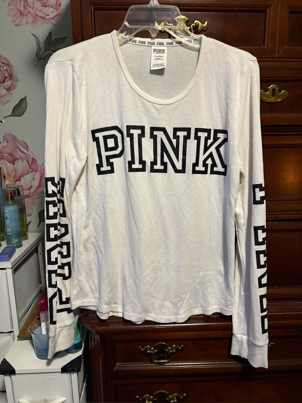 PINK Victoria's Secret Women's Long Sleeve Graphic Top - White sz Large
